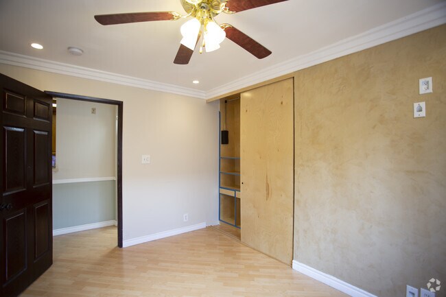 1HAB, 1BA - 700 ft² - 20/20 Villa Apartments