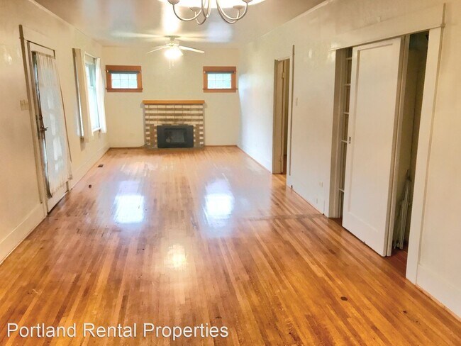 Foto del edificio - 2 br, 1 bath House - 2416 SE Monroe St.