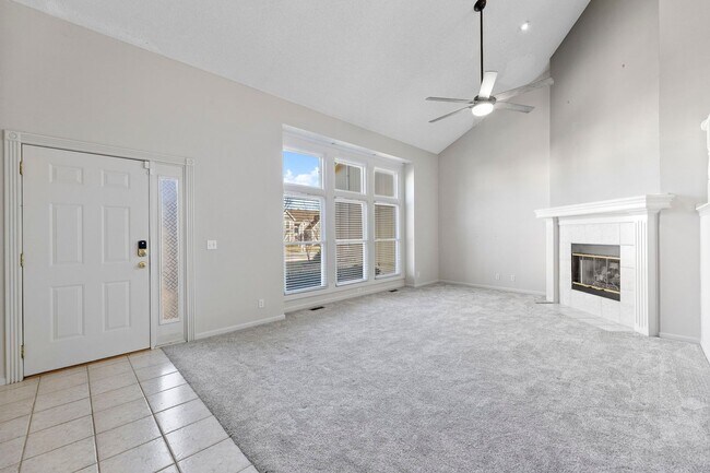 Foto del edificio - Four Bedroom Home Available in Overland Park