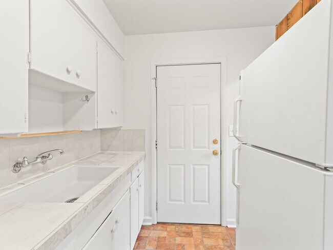 Foto del edificio - 9572 N Calhoun Ave
