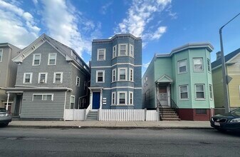 Building Photo - 643 Saratoga St