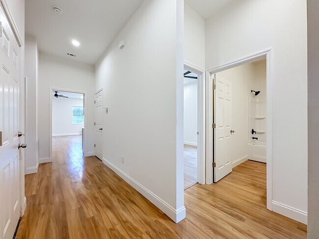 Building Photo - 2250 W 13th St