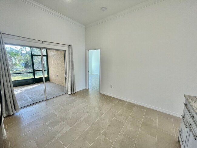 Building Photo - 15 Farnell Ln