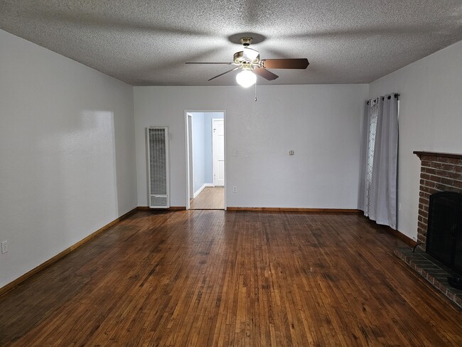 Sala de estar - 249 W Hampton Ct