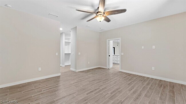 Building Photo - 16091 Lakeview Dr