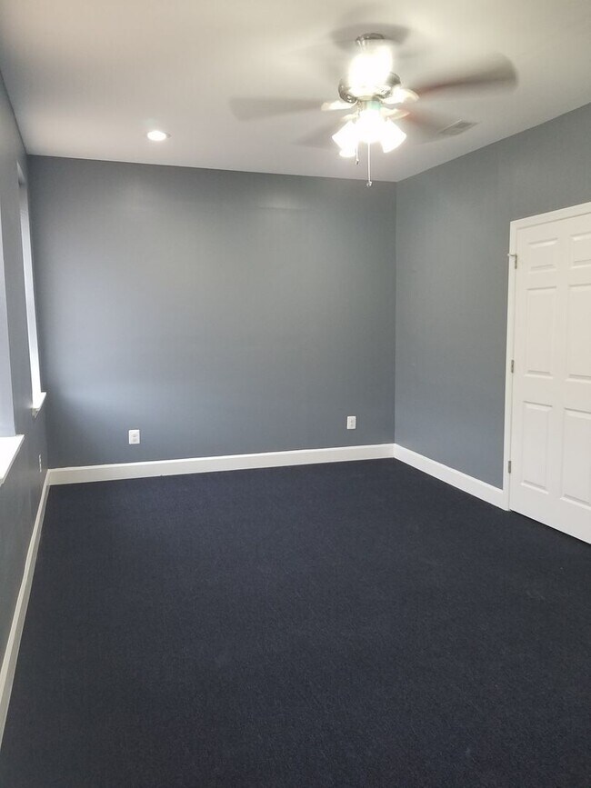 Building Photo - Baltimore - 3 Bedrooms and 1.5 baths Available!