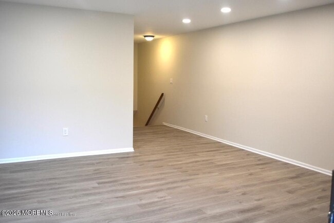 Building Photo - 15 Interlaken Ct