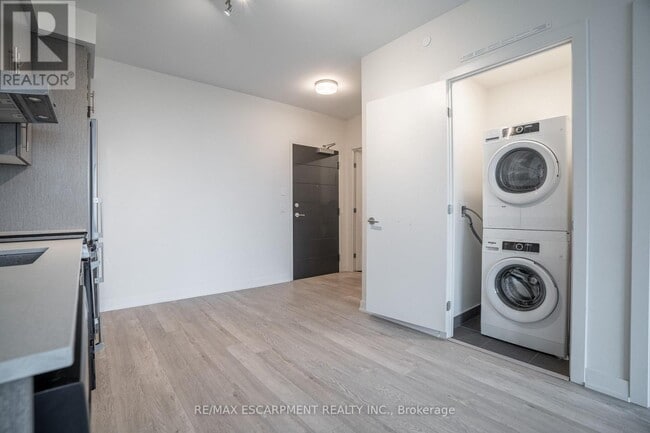 Photo du bâtiment - 212 King William St