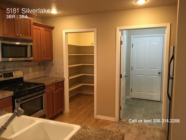 Building Photo - 5181 W Silverlake Ln