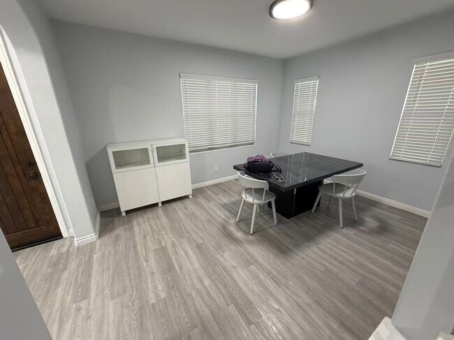 Foto del edificio - 8371 Edgewood St