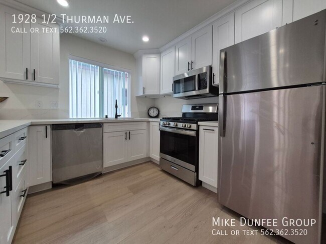 Building Photo - 1928 1/2 Thurman Ave.-