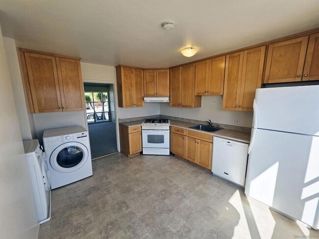 Foto del edificio - 4851 Iroquois Ave
