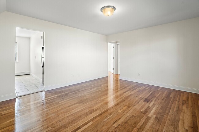 Foto del edificio - Clinton Manor Arms Apartments