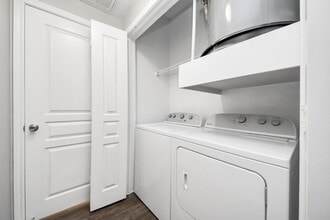 Building Photo - 3003 Memorial Ct