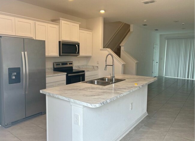 Building Photo - 8393 Zenith Cir