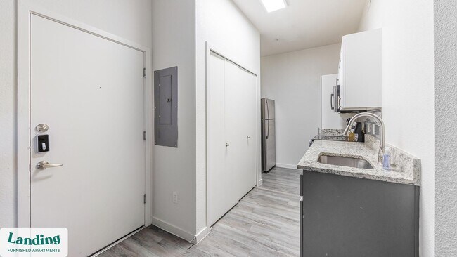 Foto del edificio - 1811 E Apache Blvd