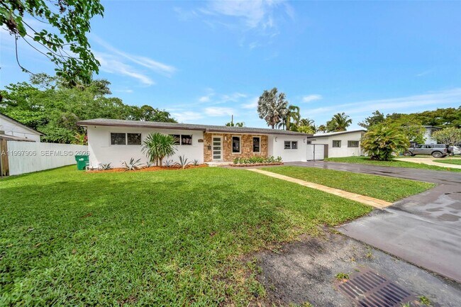 Building Photo - Northeast 7th Avenue, Miami, FL 33161 - 3 BR 2 BA single-family home