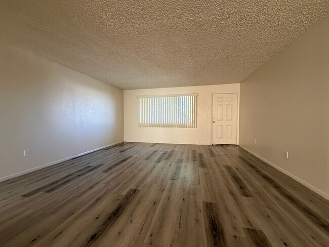 Foto del edificio - 3351 W Harmont Dr