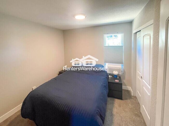 Building Photo - Updated Townhome with Yard in RiNO