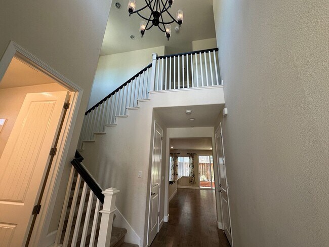Building Photo - Discover Your Dream Home in the University...