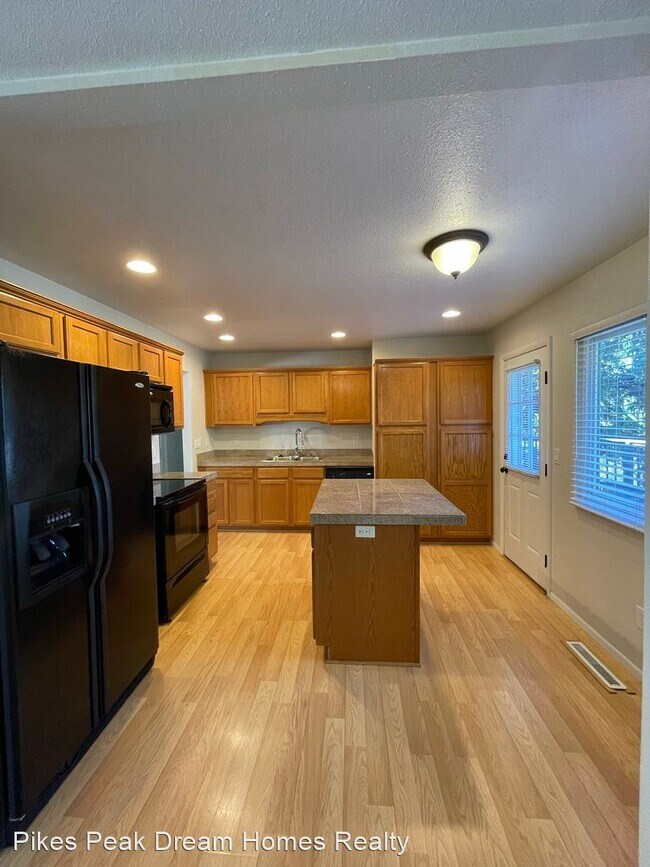 Building Photo - 4 br, 2.5 bath House - 2640 Villa Loma Drive