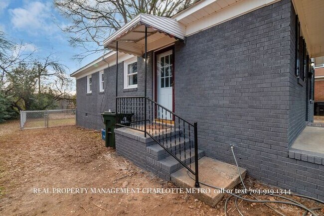 Foto del edificio - A Cozy Rock Hill Retreat Close to It All