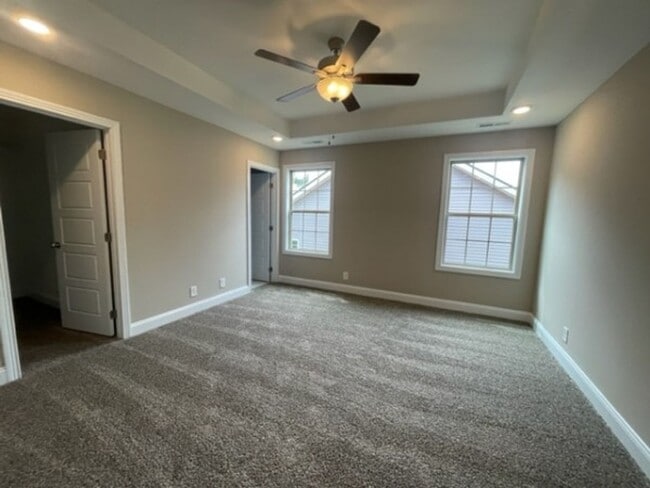 Building Photo - 3 Bedroom 2 Bathroom Home!