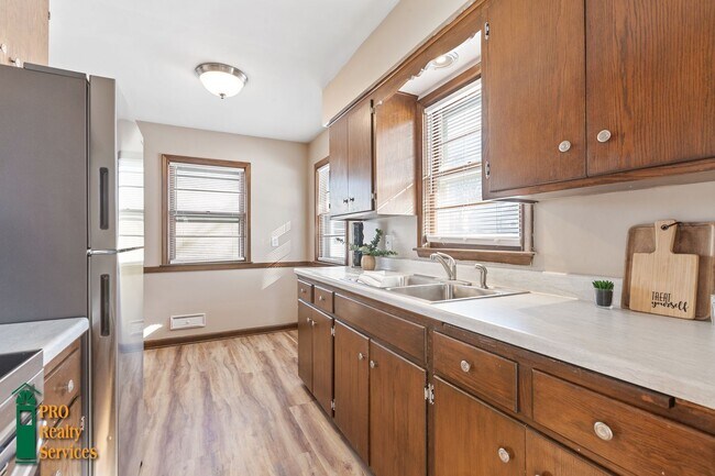 Foto del edificio - 3 Bedroom Home in St. Louis Park