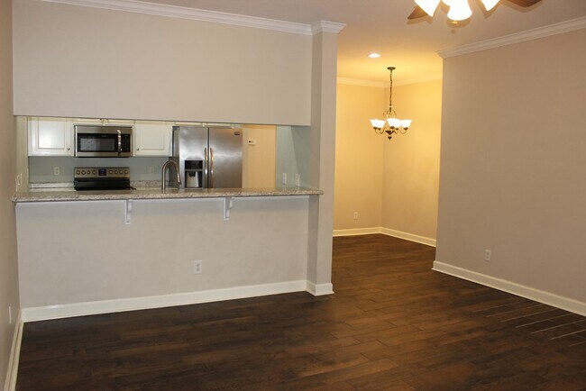 Foto del edificio - 32 Tall Timbers Rd