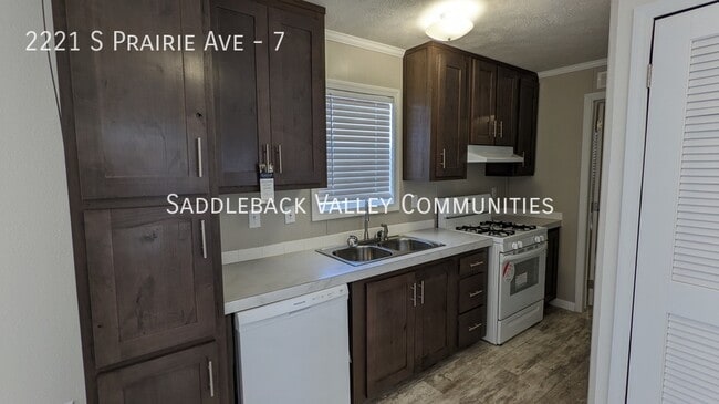 Building Photo - 2221 S Prairie Ave