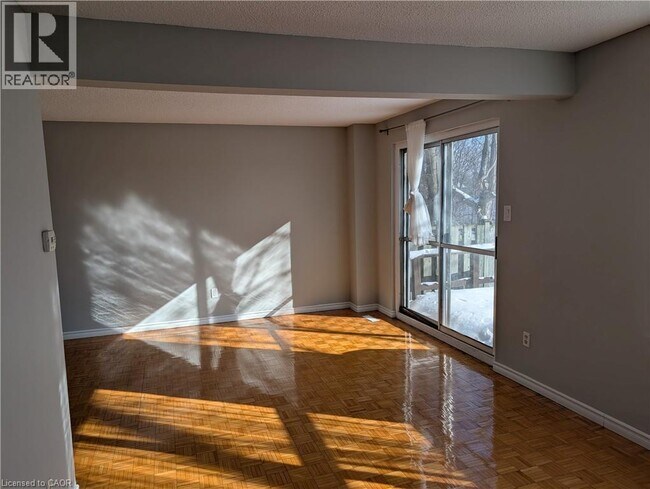 Photo du bâtiment - 1237 White Oaks Blvd