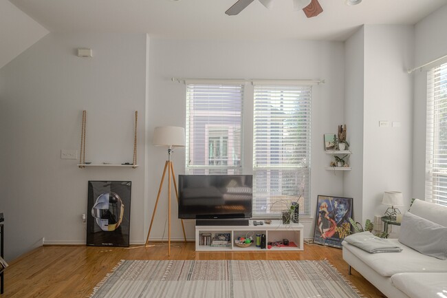 Foto del edificio - 2609 Link Rd