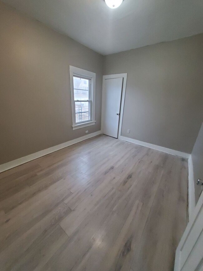 Foto del edificio - 2403-2405 N 39th St. (Duplex) (ACE PROPERTY)