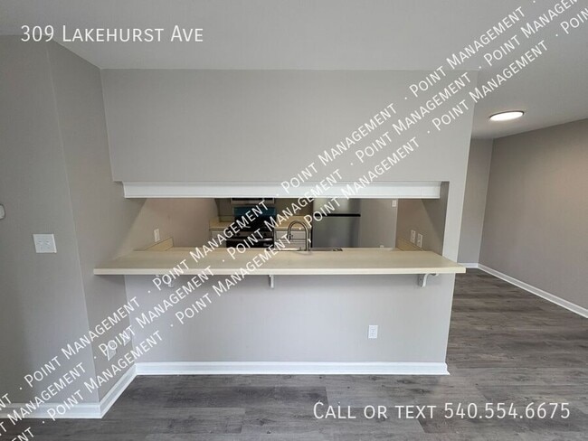 Building Photo - 309 Lakehurst Ave