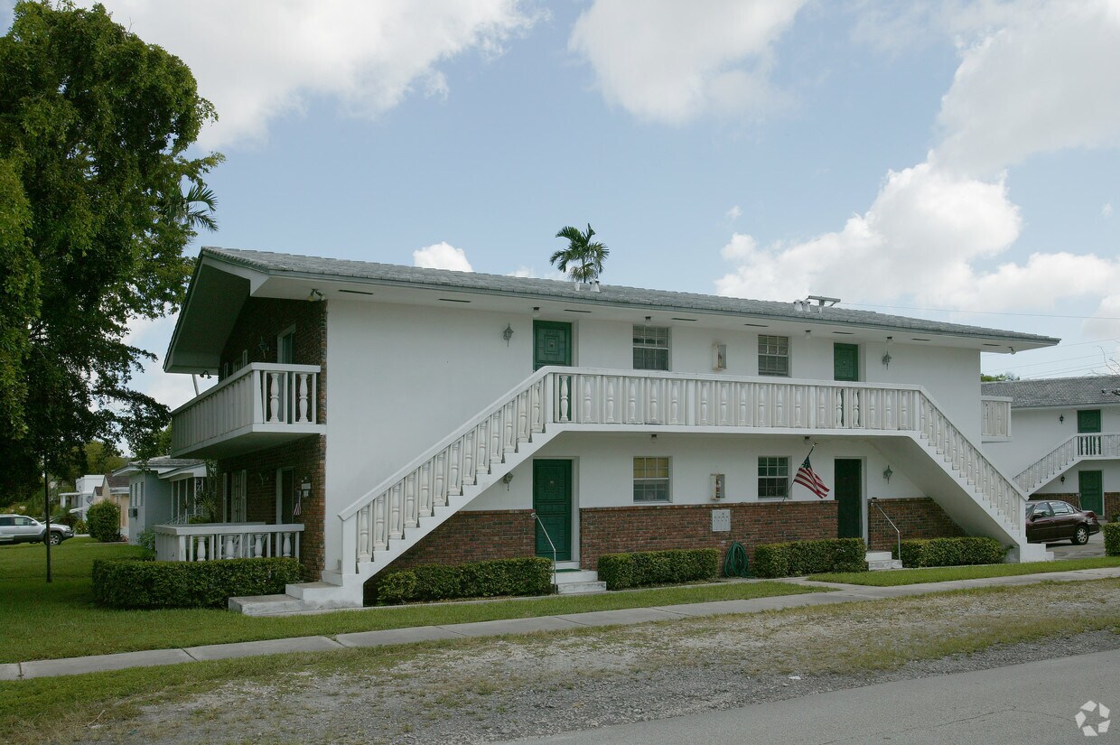 401 Crescent Dr. - Devonshire Apartments