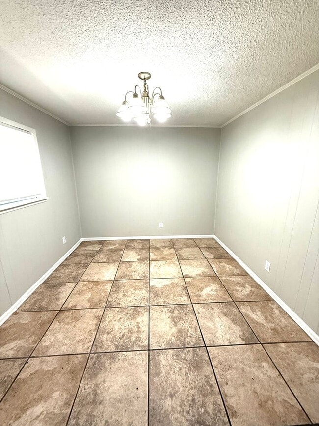 Foto del edificio - ** 4 Bed 1.5 Bath located by lagoon park ** Call 334-366-9198 for a self tour