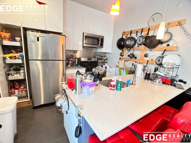 Foto del edificio - 23 Greylock Rd