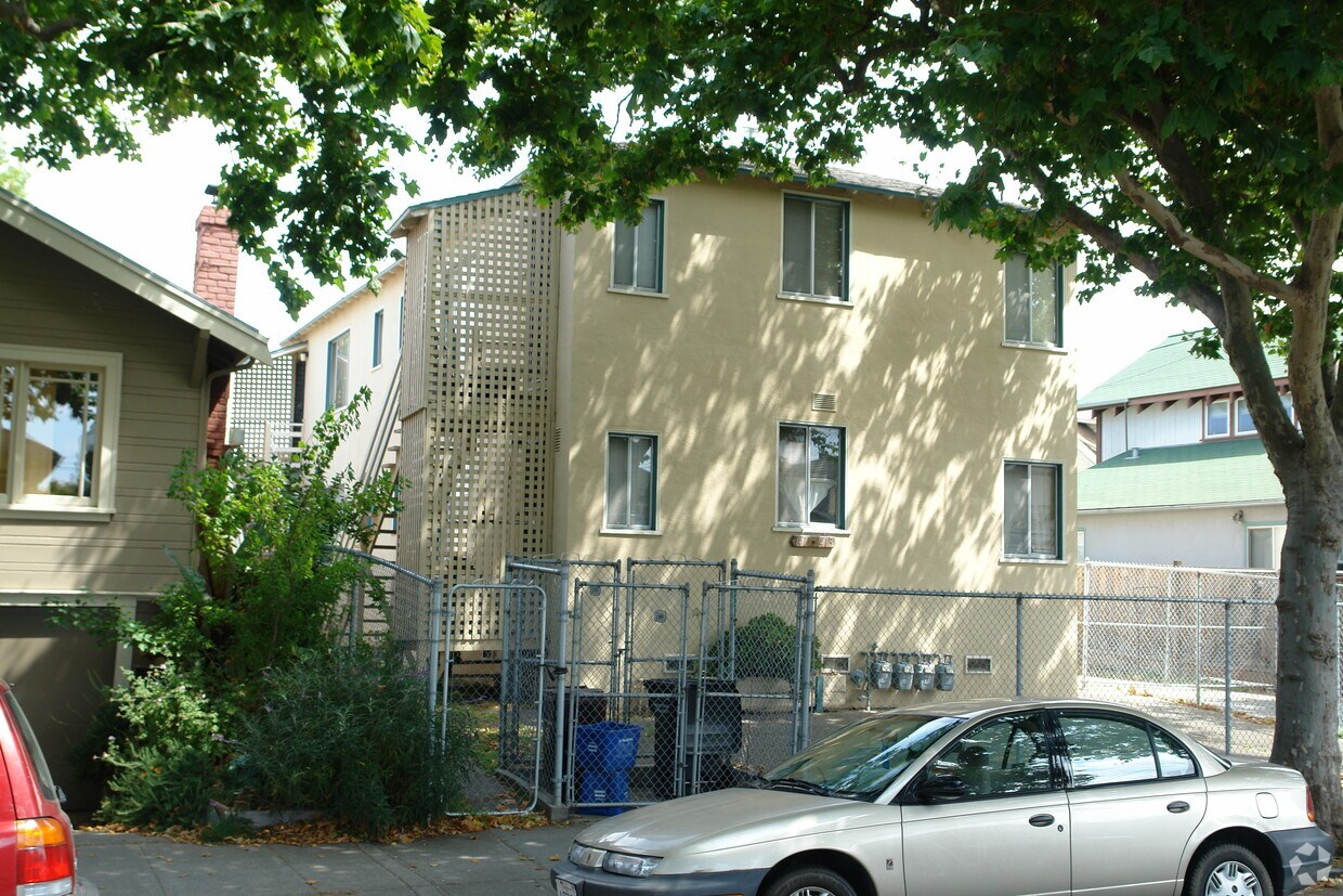 Building Photo - 1411-1413 Alcatraz Ave