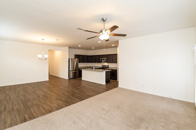 Foto del edificio - 480 W White Sands Dr