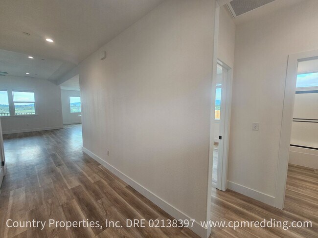 Foto del edificio - Amazing Views from This Brand-New House in River Ridge Subdivision