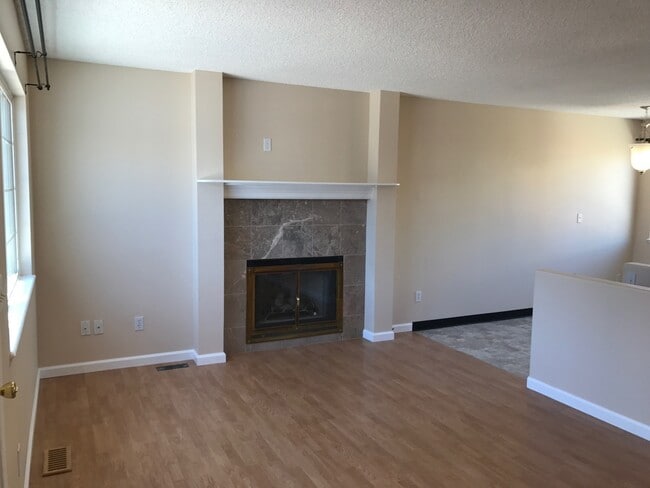 Building Photo - CHARMING 3BD in SUNDOWN NEIGHBORHOOD - Security Deposit Waiver Available