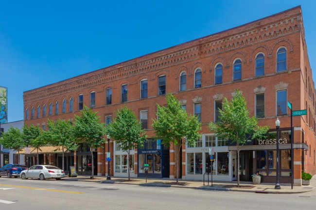 Interior Photo - 692 N High St