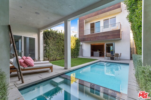 Foto del edificio - 8925 Ashcroft Ave