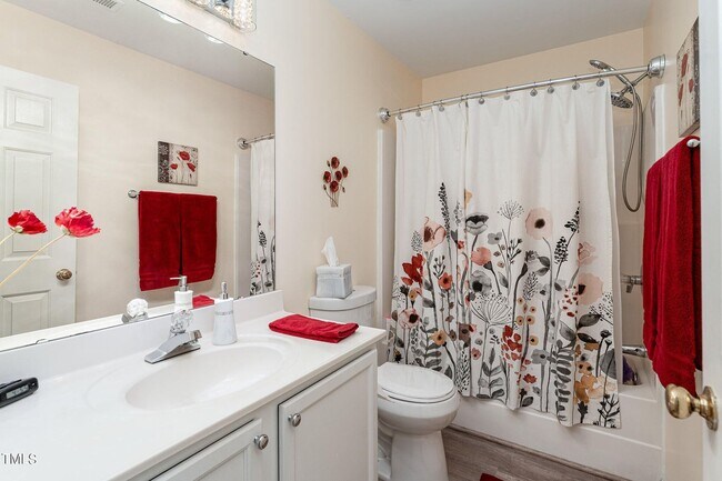 Foto del edificio - Beautifully Updated Townhome Near Historic Downtown Apex