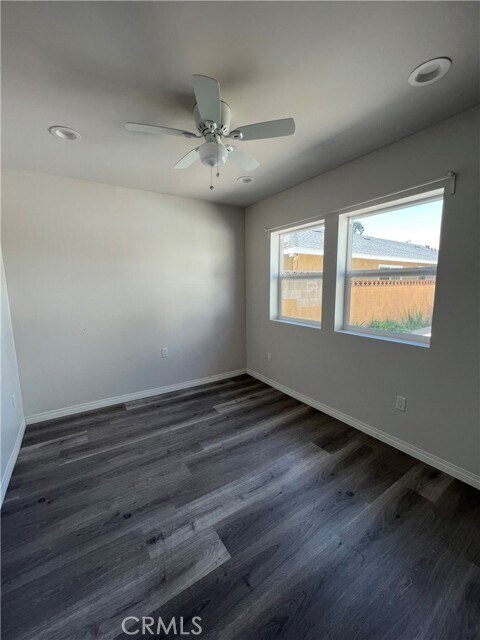 Building Photo - 3416 Kelburn Ave