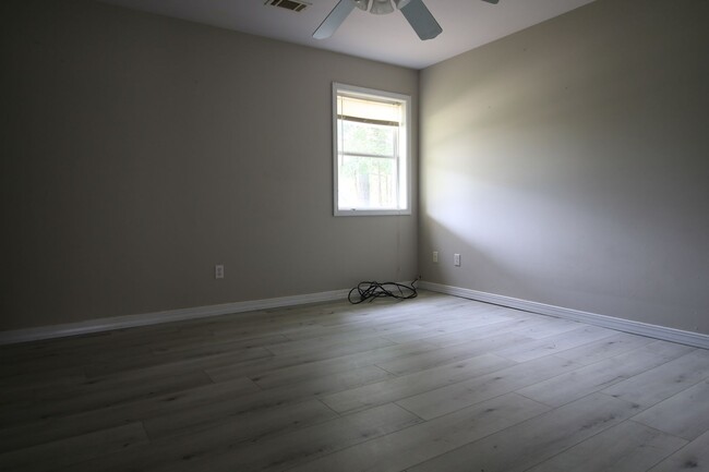 Building Photo - 642 Scoggins Rd