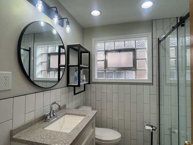 Building Photo - 6321 S Narragansett Ave