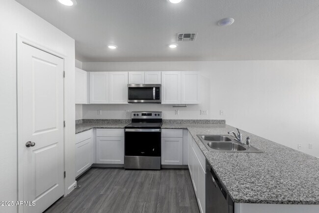 Foto del edificio - 9930 W Carousel Dr