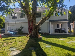 Building Photo - 2010 Dickinson Ave NW