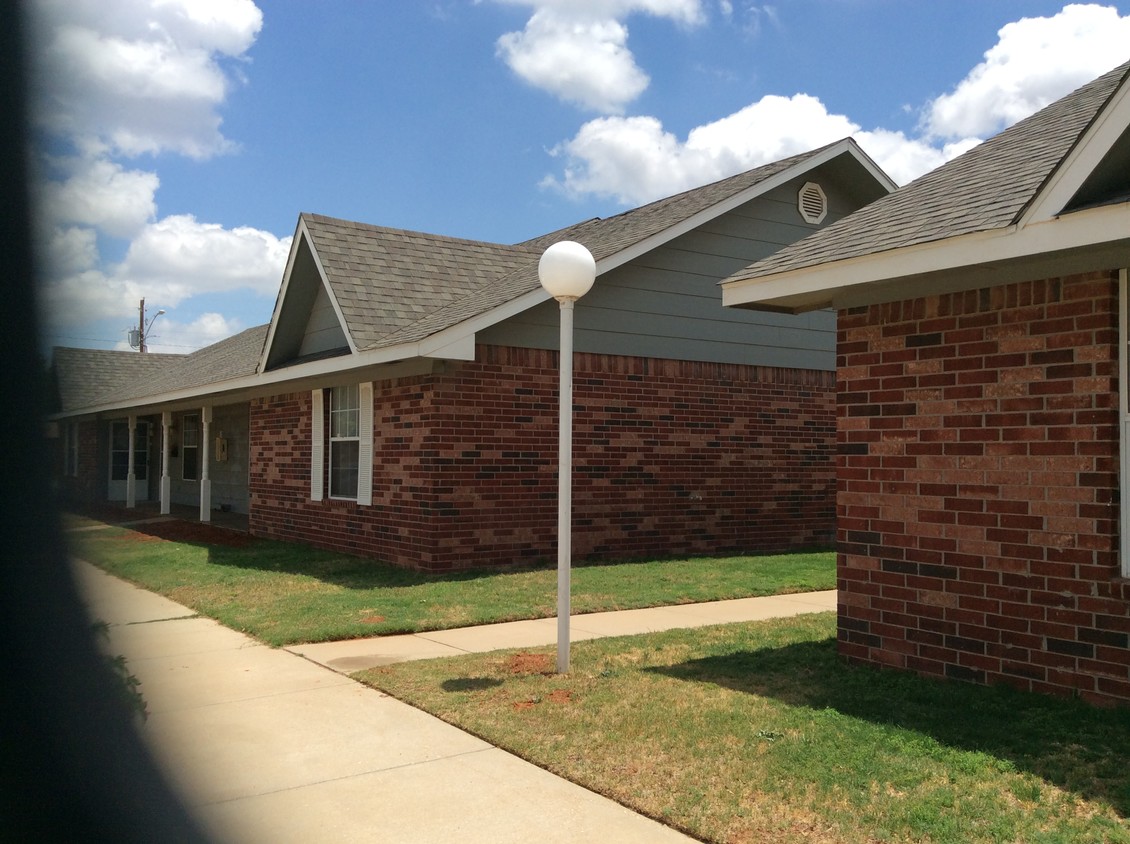 Building Photo - Andrews Manor